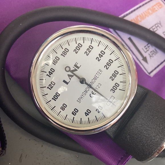 Pro EMS Aneroid Sphygmomanometer BP set w/Adult cuff, case and calibration tool - Picture 6 of 6